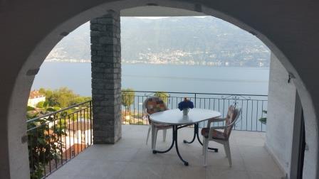 Blick vom Portico ueber Balkon